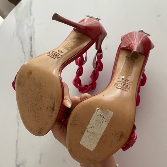 Size 40.5, Versus/Versace, Magenta Chain Link Heels. - Picture 5 of 5